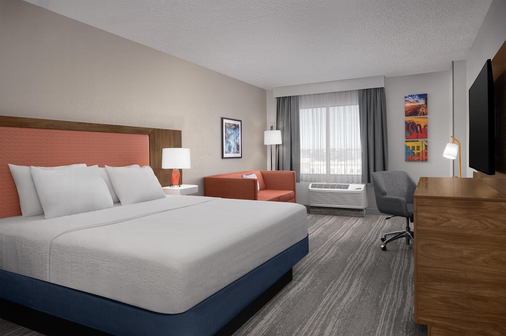 غرفة قياسية بسرير كينج، Hampton Inn & Suites Denver-Cherry Creek 2/7
