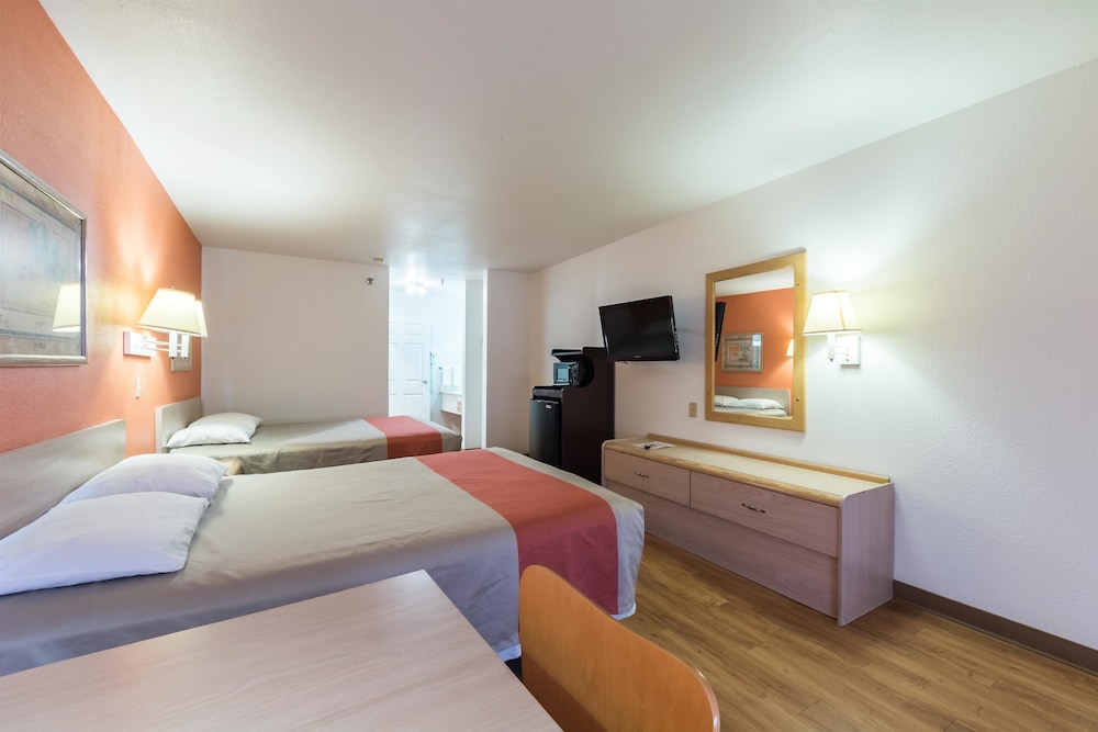 Quality Inn & Suites Junction, TX 10/30