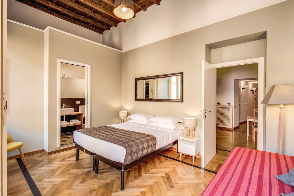 Tritone Top House 17/83