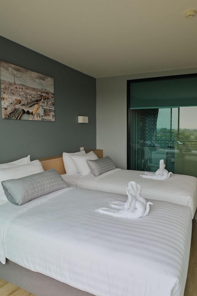 Le Lert Hotel Ratchaburi 6/24