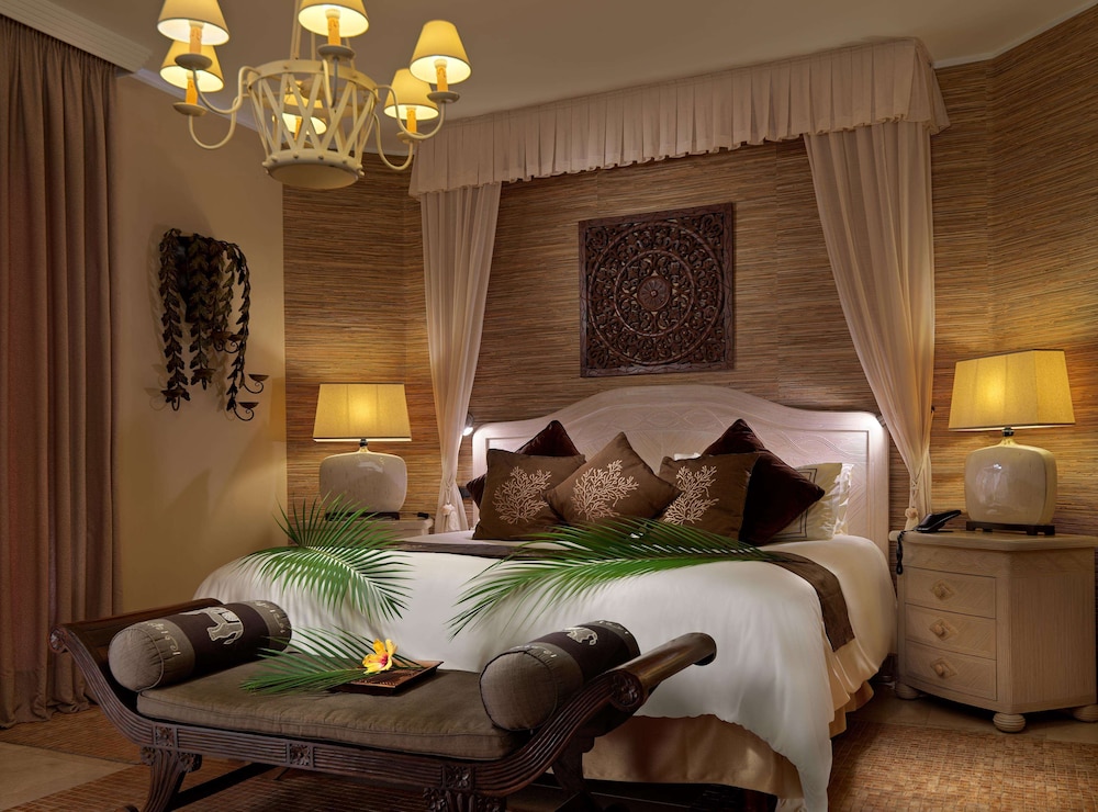 2 Bedrooms, Majestic, Villa, 2 King Beds, Private Heated Pool