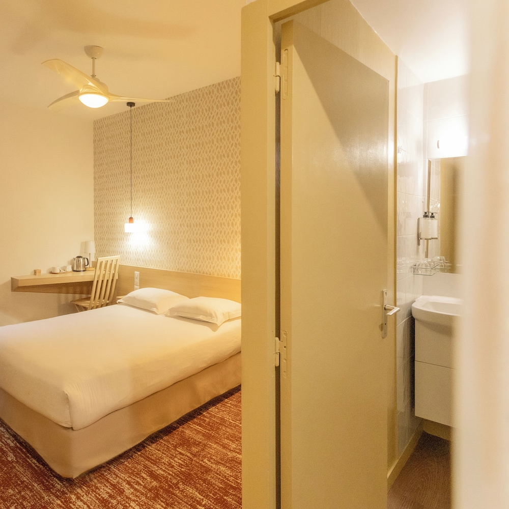 ROOM, DOUBLE BED, CITY VIEW