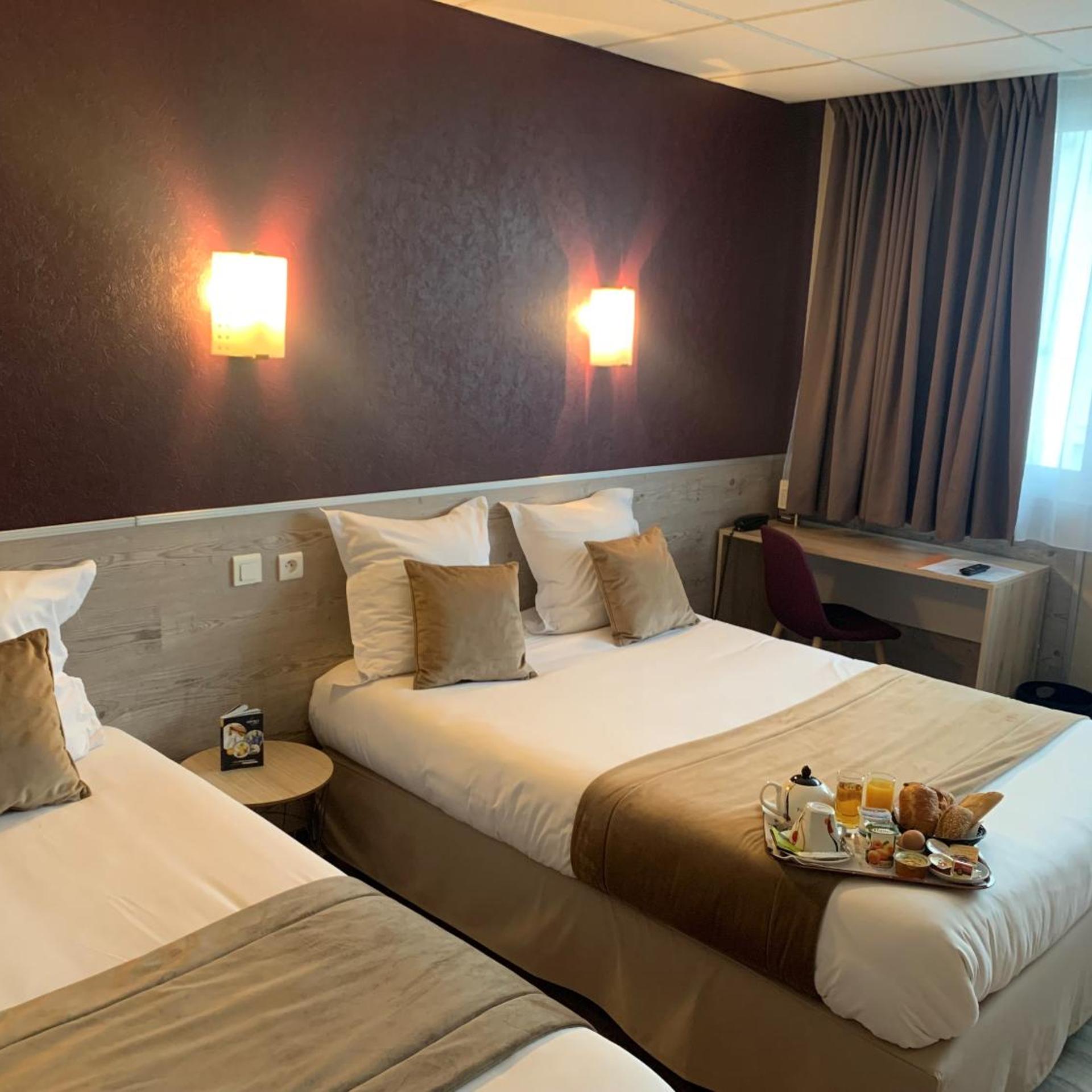 HOTEL FOCH 16/42
