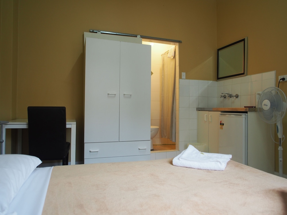 CENTRAL PRIVATE HOTEL 27/55