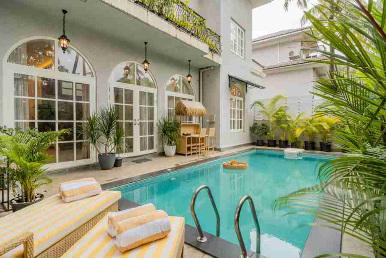 ELIVAAS Casa Ritzy 5-BHK Villa With Private Pool & Lift Near Popular Beaches