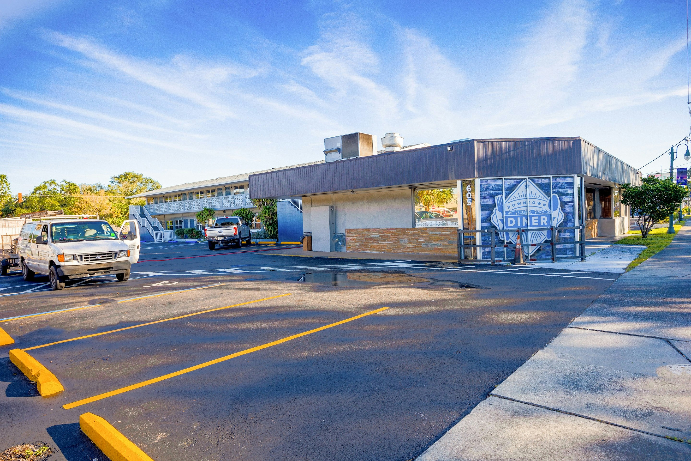 Sunrise Inn by OYO Titusville FL 24/35
