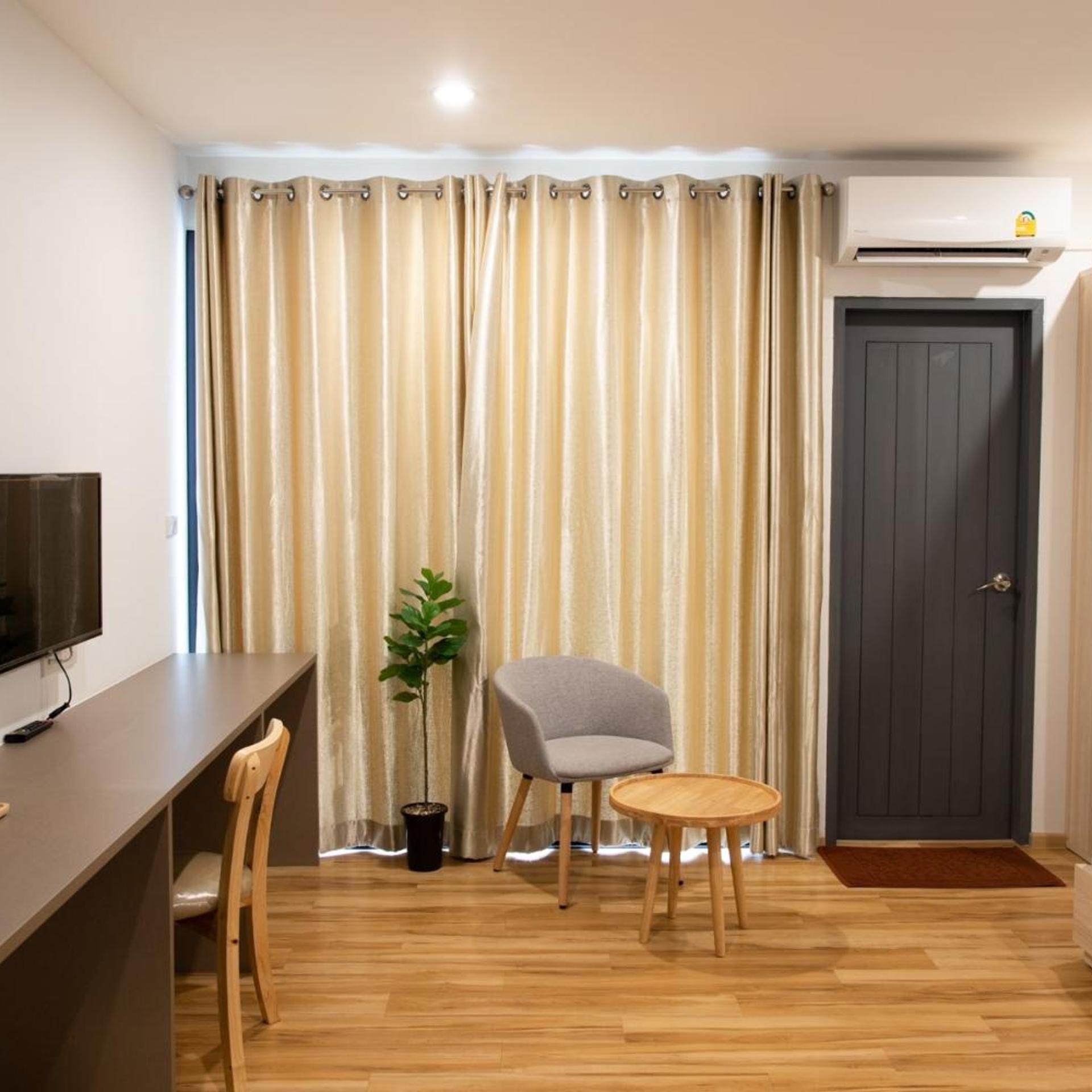 J and L Residence and Spa 18/24