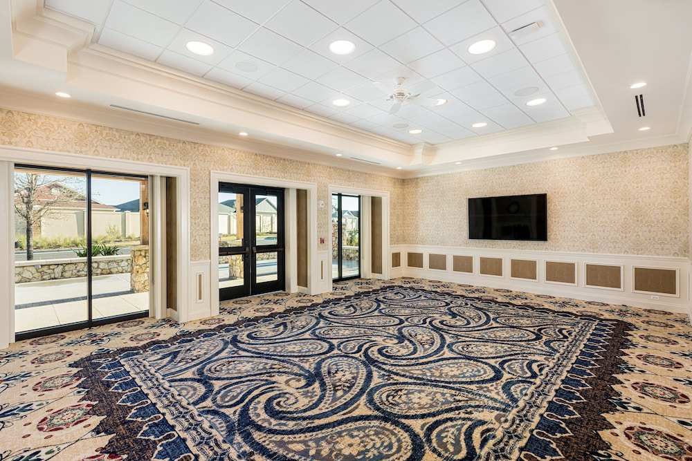 Brownwood Hotel & Spa 61/66