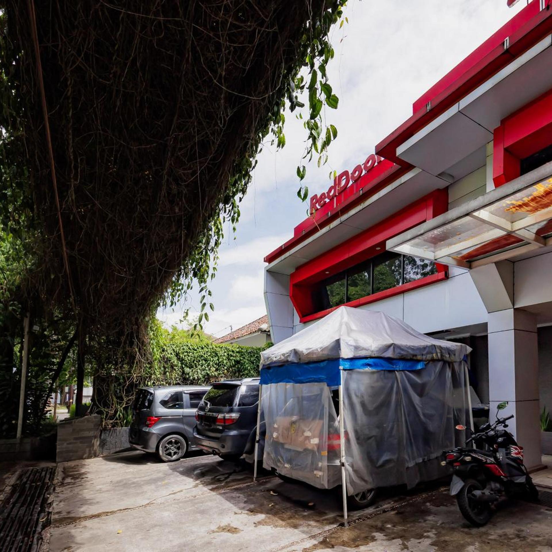 RedDoorz near Istana Plaza 2 4/50