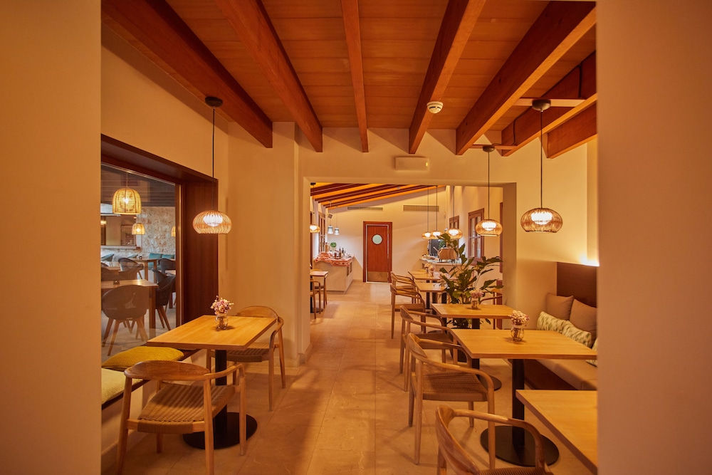 Hotel Rural Es Riquers 55/69