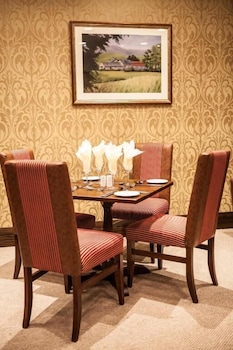 Dillons Hotel 13/33