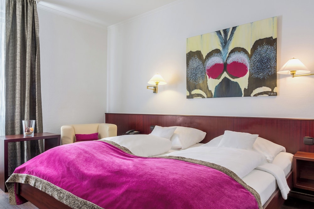 COMFORT, QUEEN BED