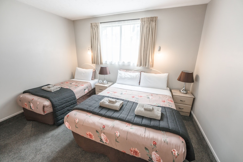Strathern Motor Lodge 23/59