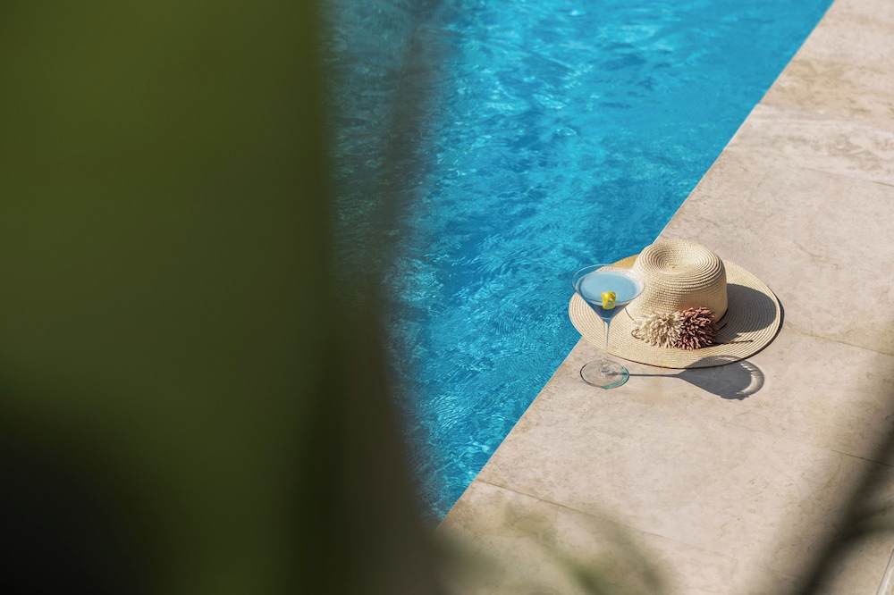 Hotel Vlora Priam, Affiliated by Melia 52/65