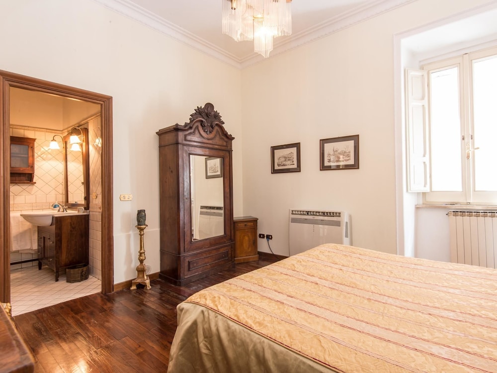 RSH Spanish Steps Luxury Apartment 9/44