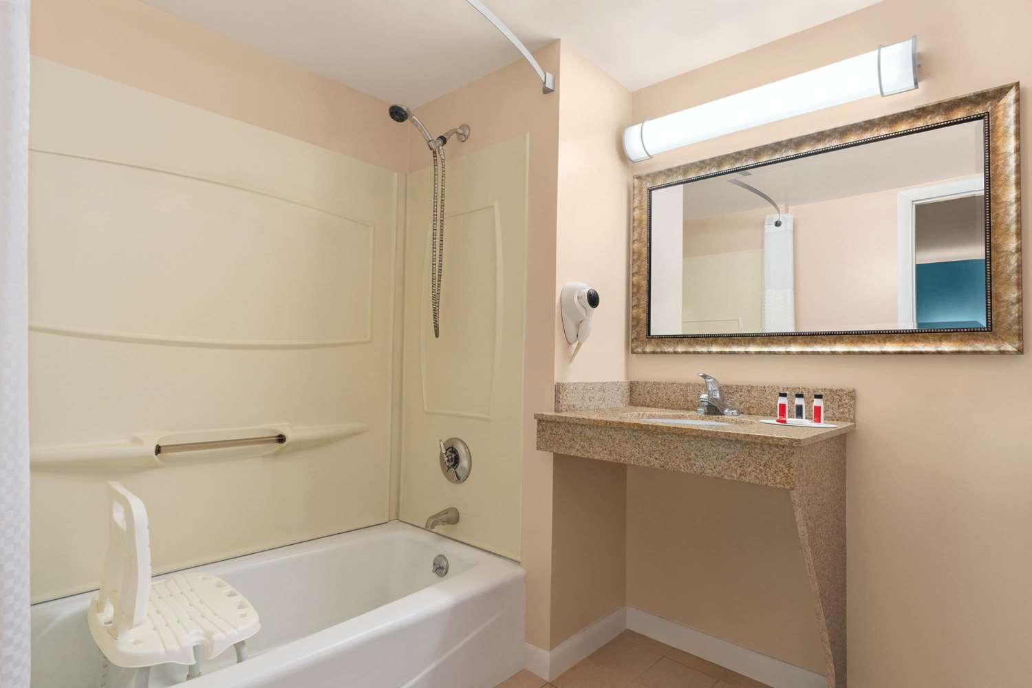 Days Inn by Wyndham Middletown/Newport Area 39/40