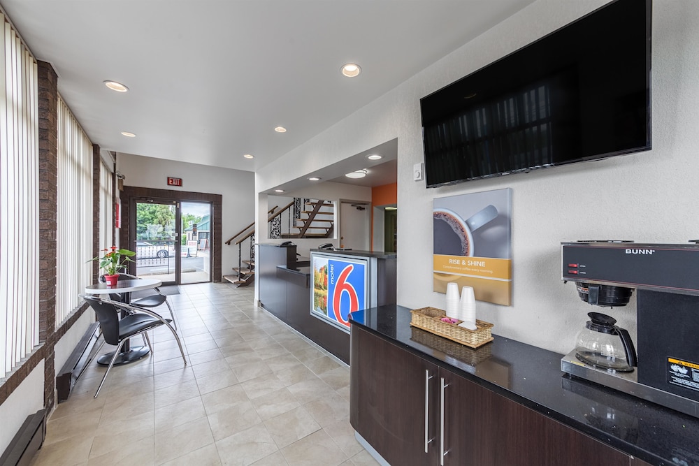 Motel6 Warminster, PA 11/48