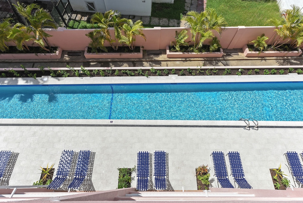 Butterfly Beach Hotel 37/75