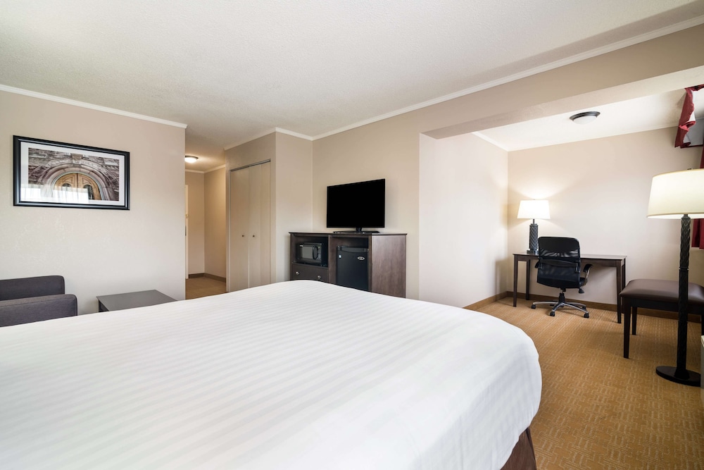 STANDARD, QUEEN BED