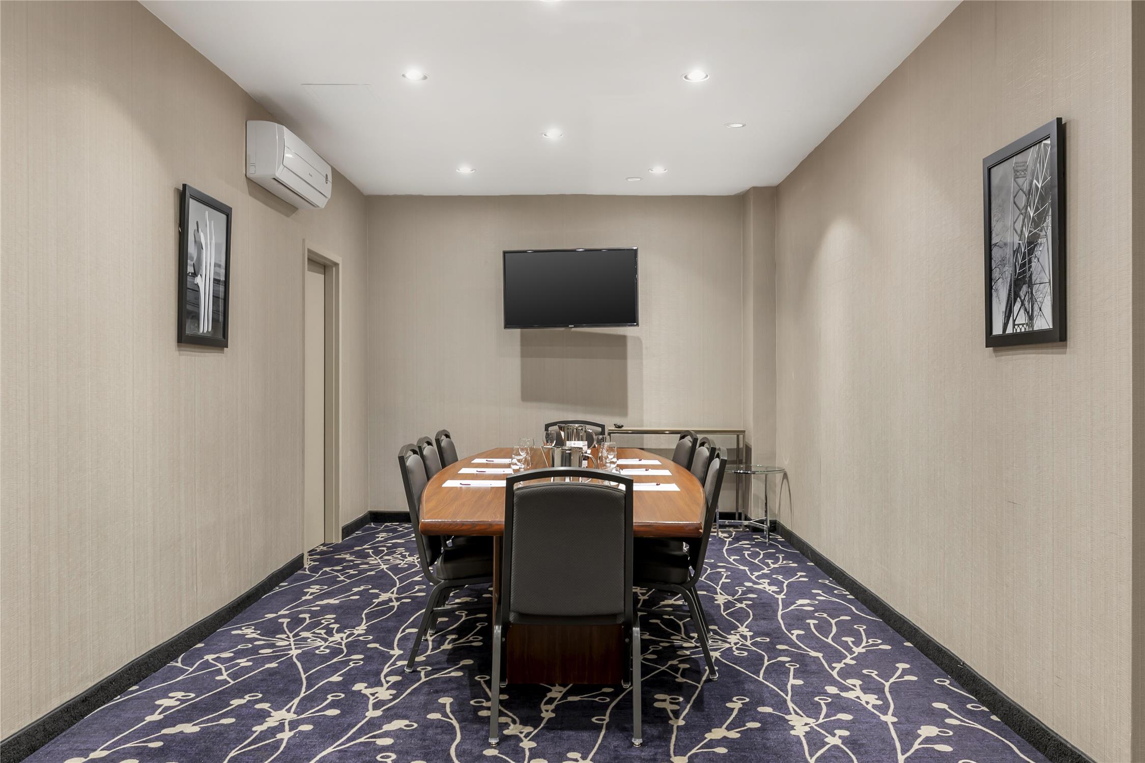 Best Western Plus Waterfront Hotel 53/63