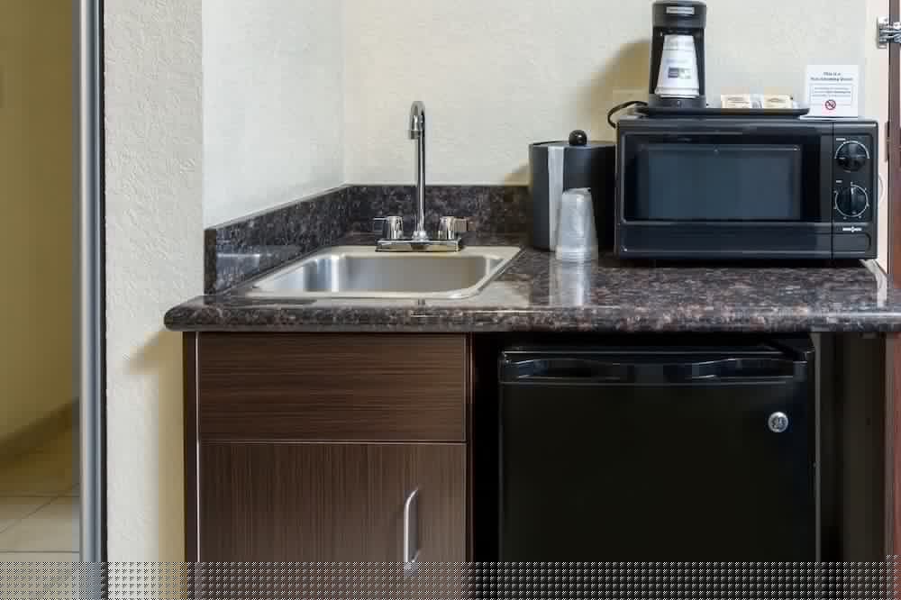 Holiday Inn Express Hotel Suites Orlando Apopka 33/38