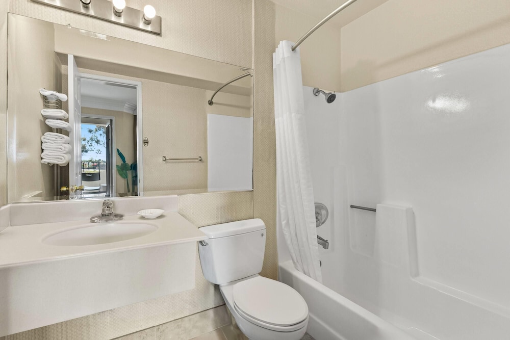 Travelodge by Wyndham San Clemente Beach 46/50