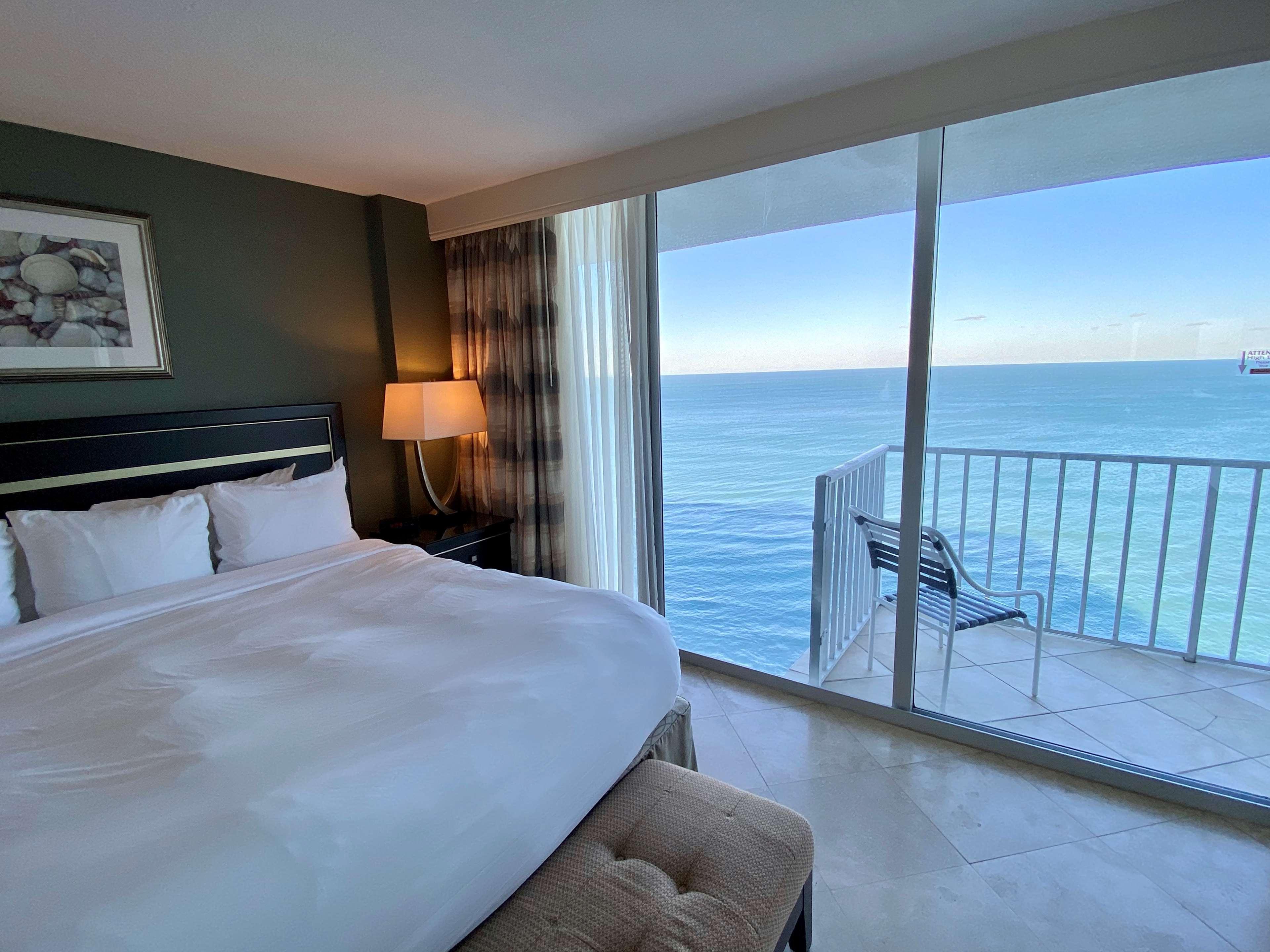 SUITE, KING BED