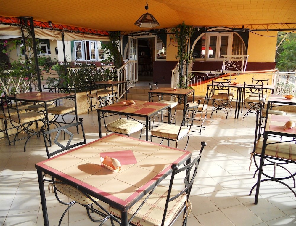 Minotel Les Flamboyants 32/50