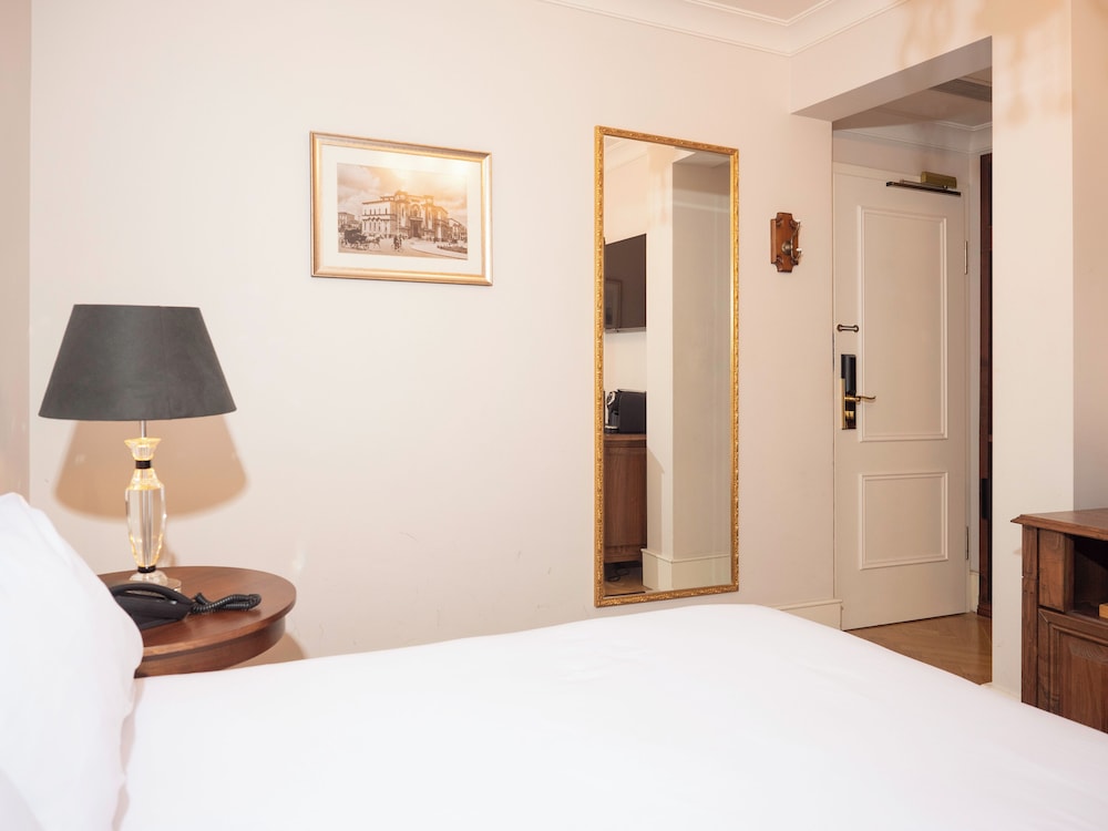 Ebel Boutique Hotel Tirana 25/50