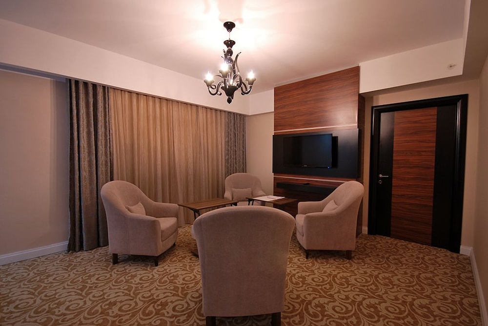 Madame Tadia Hotel 26/43