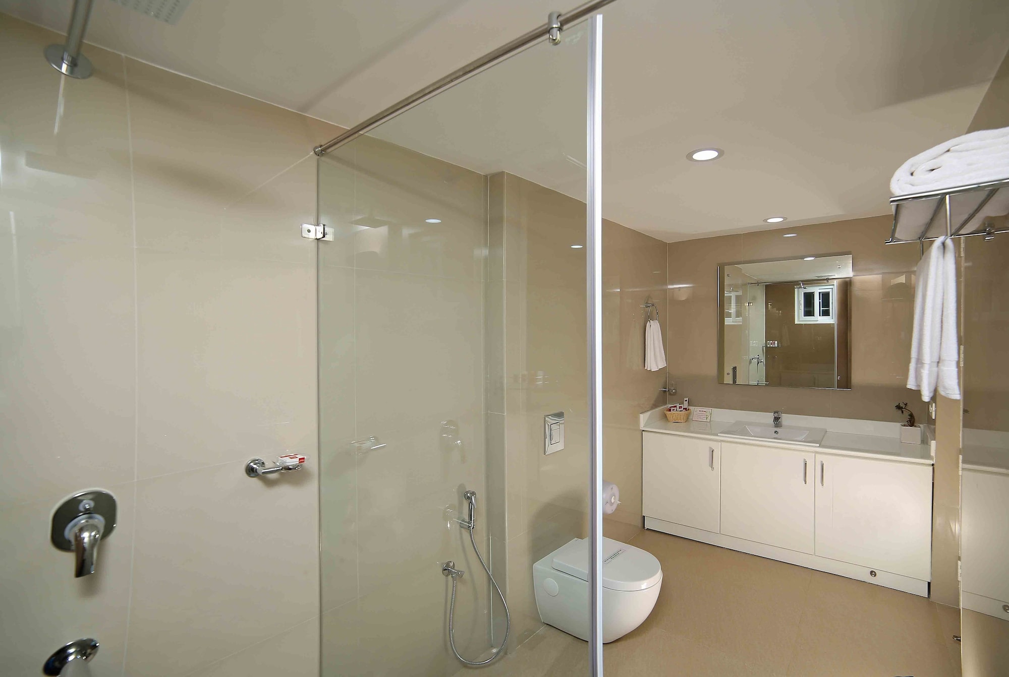 2 Bedrooms, Luxury, Villa, King Bed, Garden View, Garden Area، The Fog Munnar Resorts And Spa 2/3