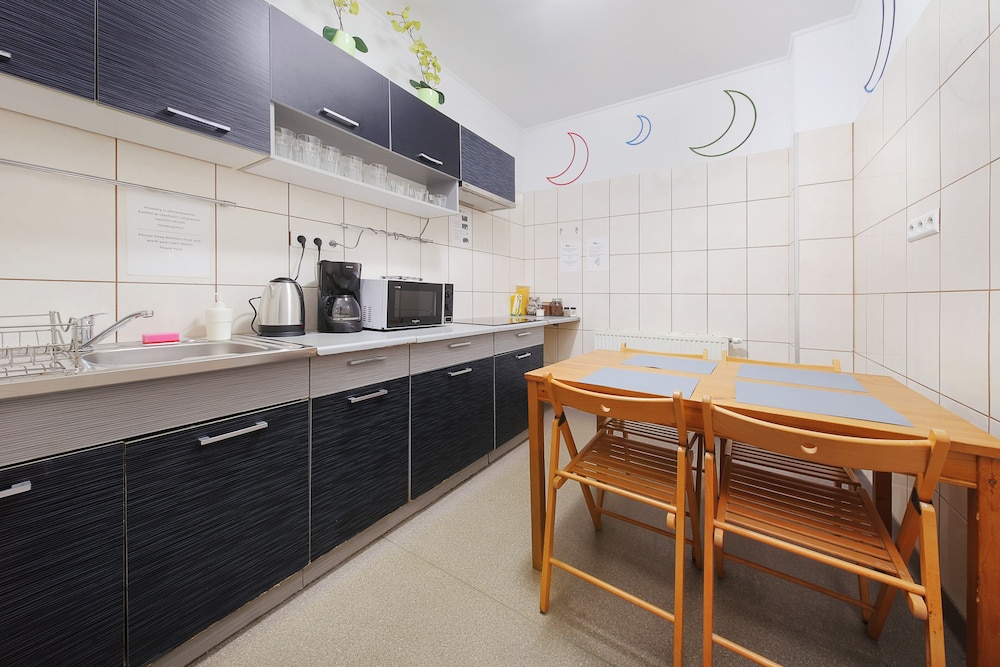 Moon Hostel New 27/28