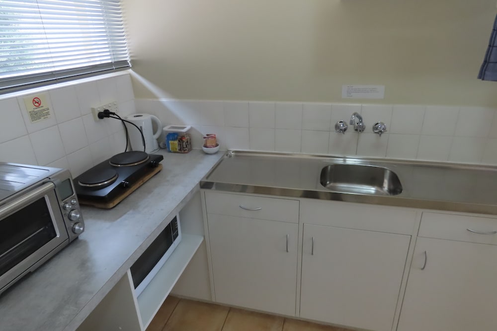 Plus, Classic, Studio, 1 Queen and 1 Single Bed، Emu Point Motel 5/5