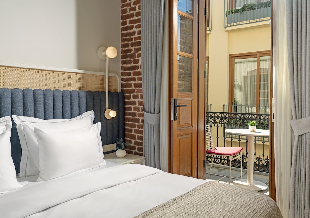 HISTORICAL, SUITE, BALCONY