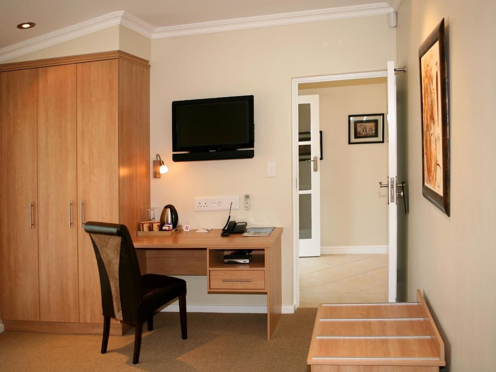 Hajos Lodge and Tours 32/50