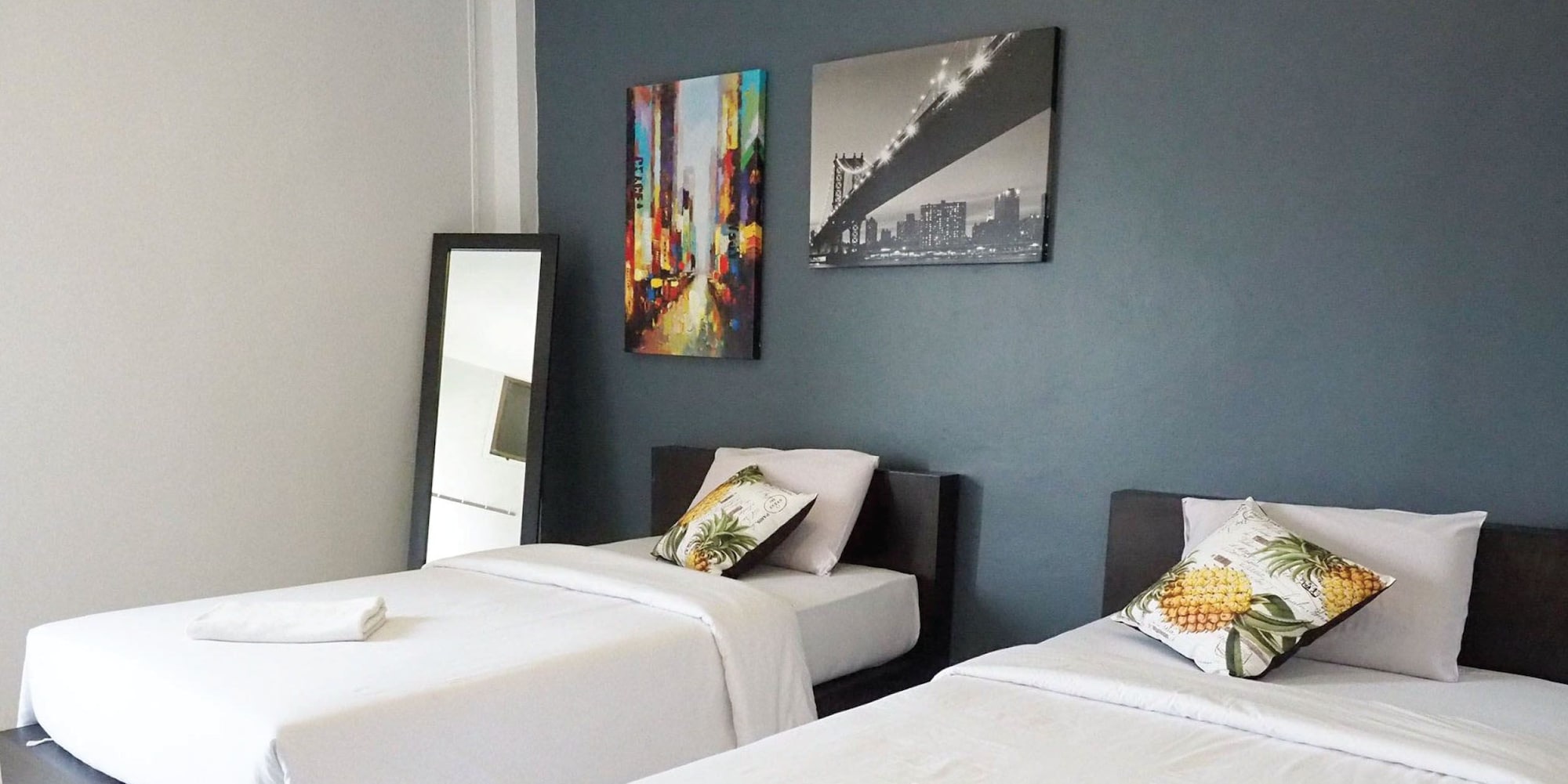 DELUXE, TWIN BEDS