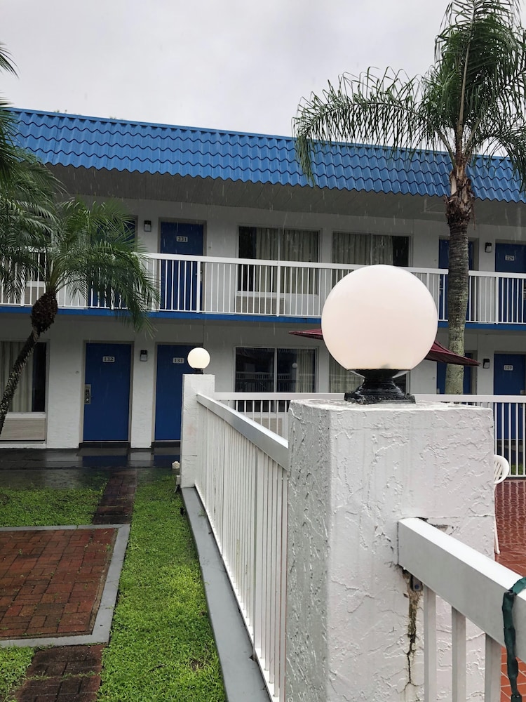 Motel6 Daytona Beach, FL - Speedway 10/57