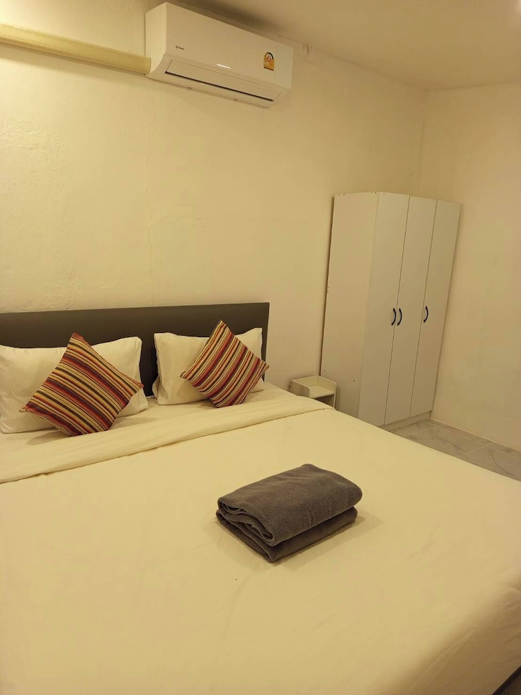 2 BEDROOMS, FAMILY, HOUSE