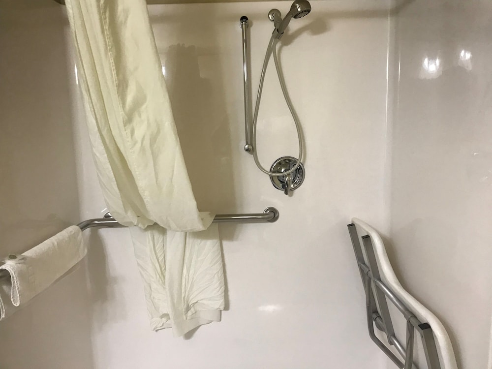 Cobblestone Inn and Suites - Vinton, IA 9/21