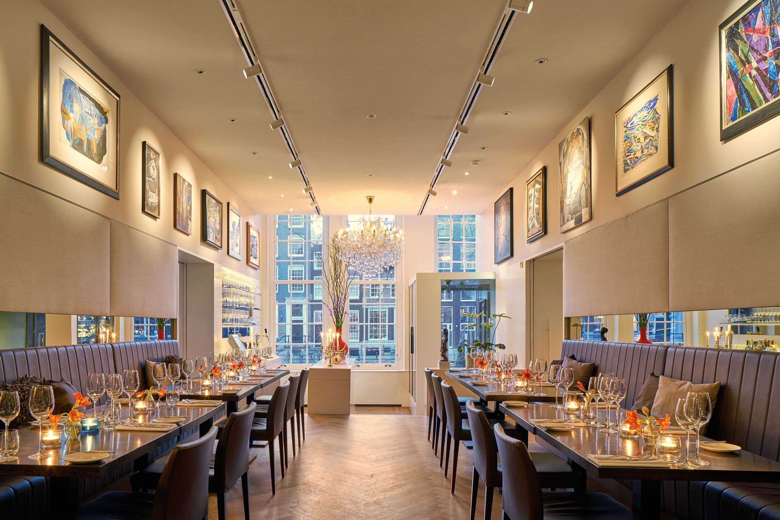 Ambassade Hotel 3/7