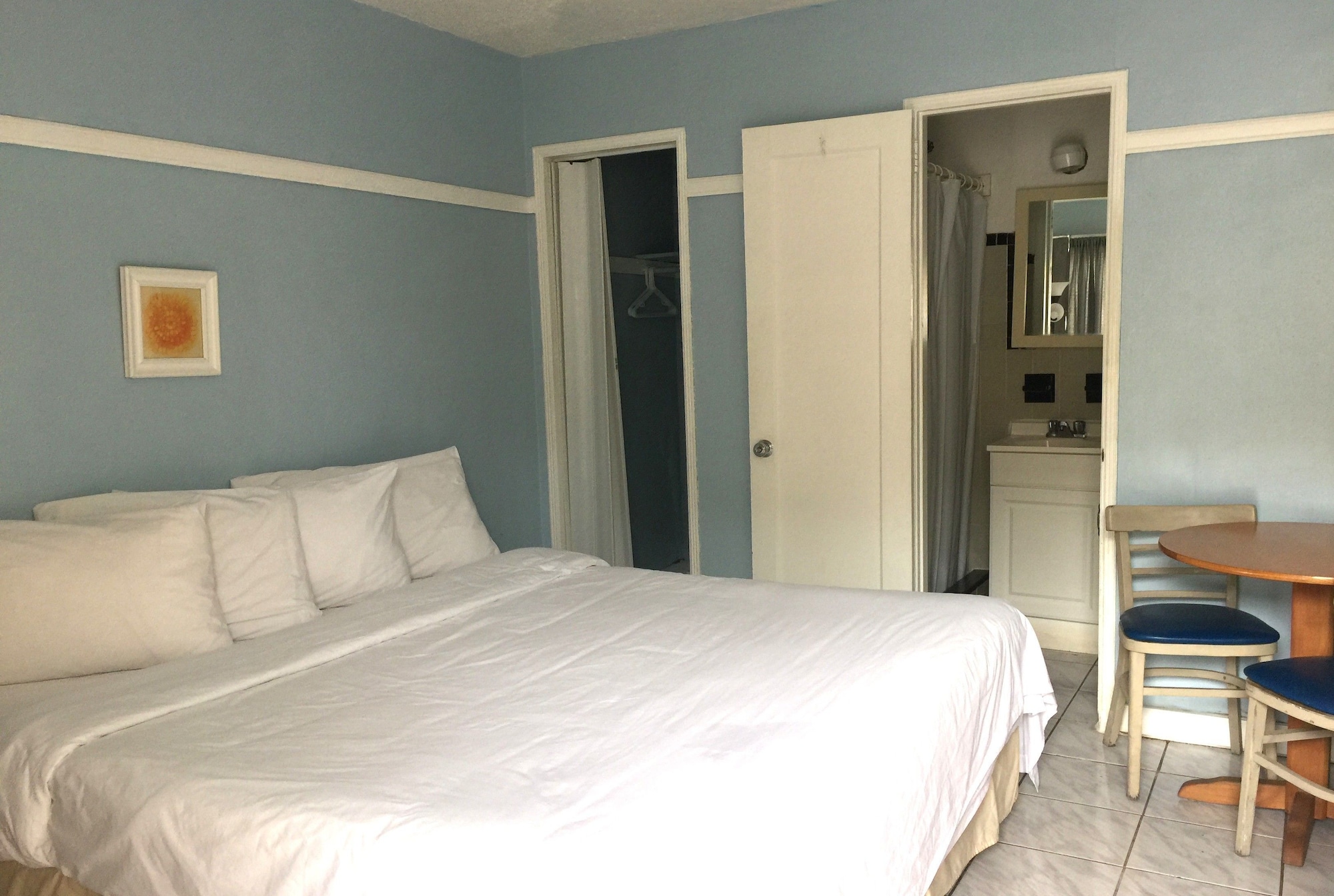 Studio, Queen Bed, Courtyard Area