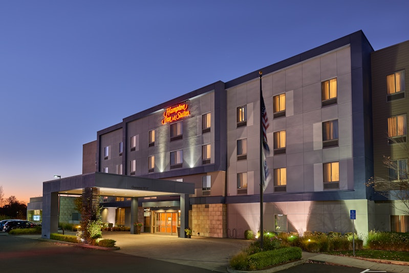 Hampton Inn and Suites Salem 2/42