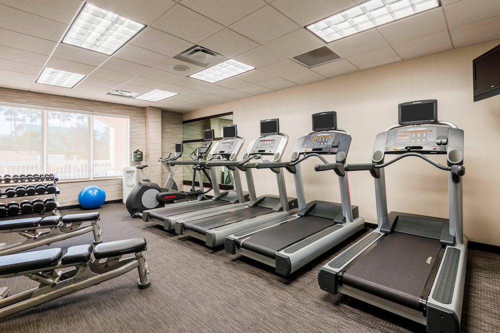 Courtyard Fort Myers at I-75 and Gulf Coast Town Center 27/60