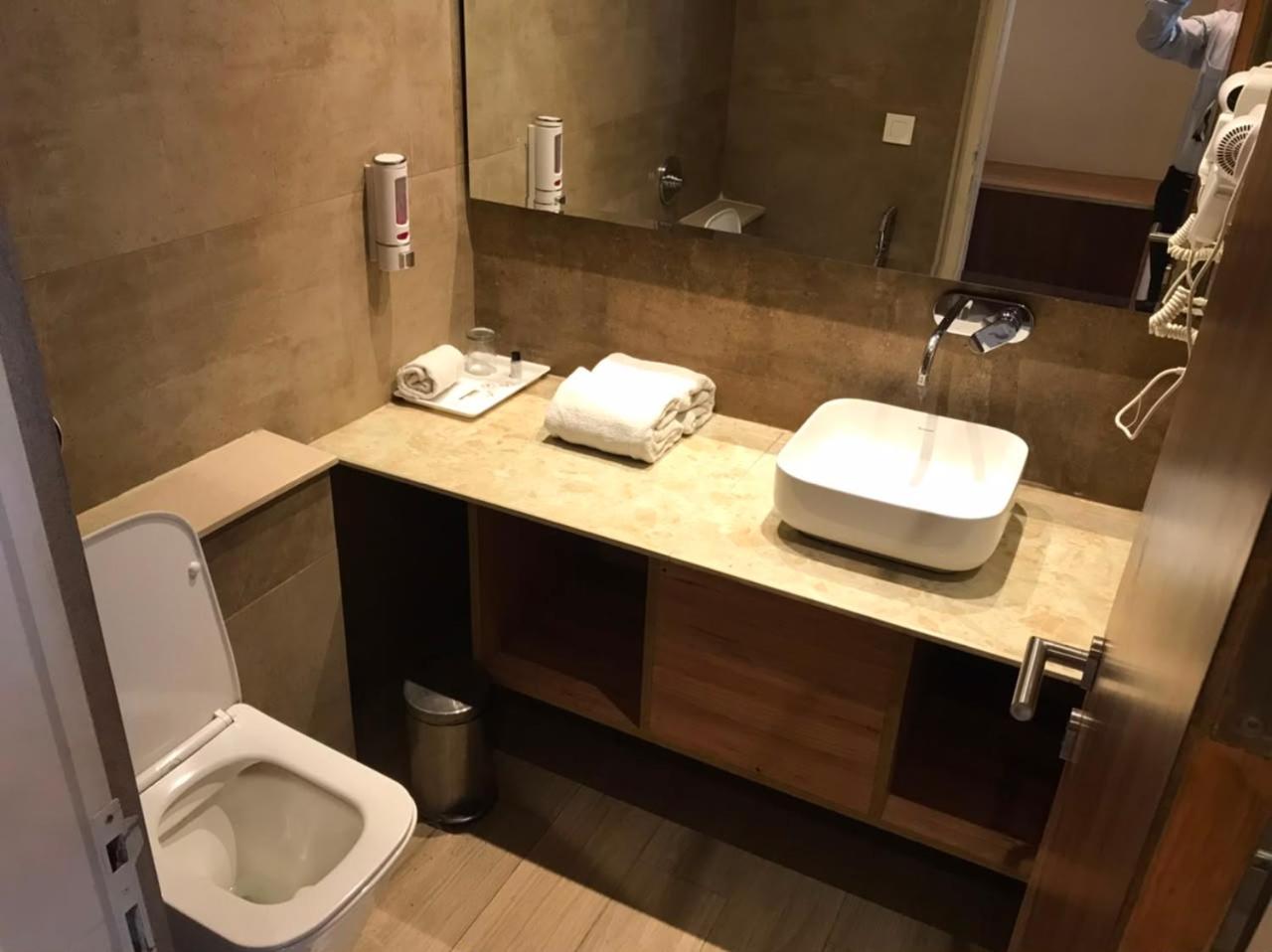 Sapphire Sky Hotel 48/50