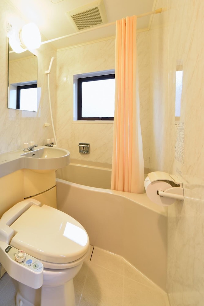 Yokohama Heiwa Plaza Hotel 41/42