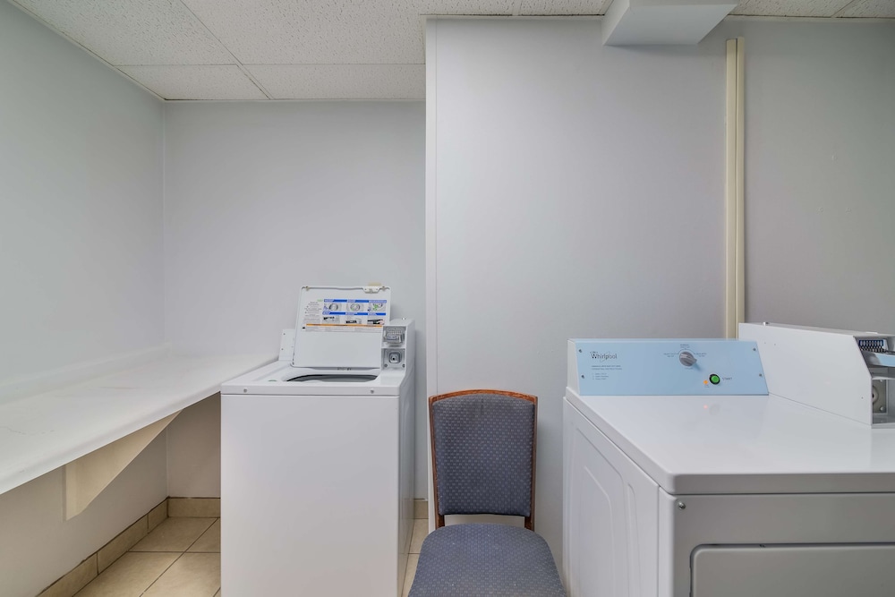 Americas Best Value Inn Fargo 25/35