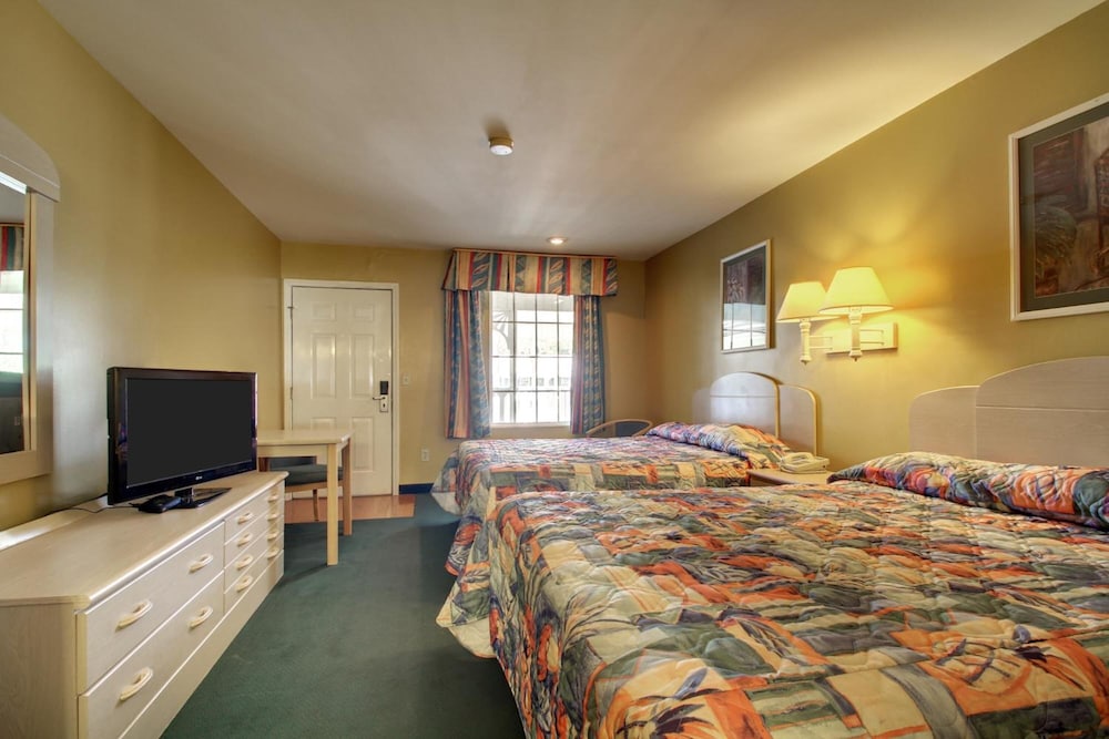 Key West Inn Childersburg 19/40
