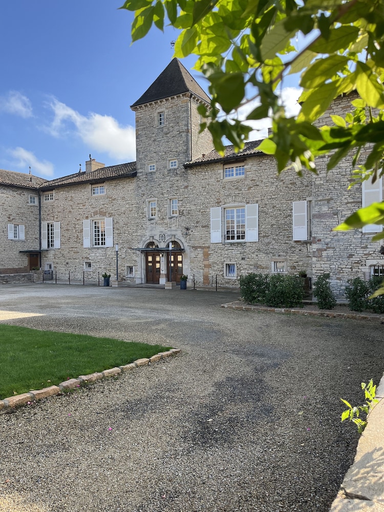 Le Chateau De Besseuil 53/58