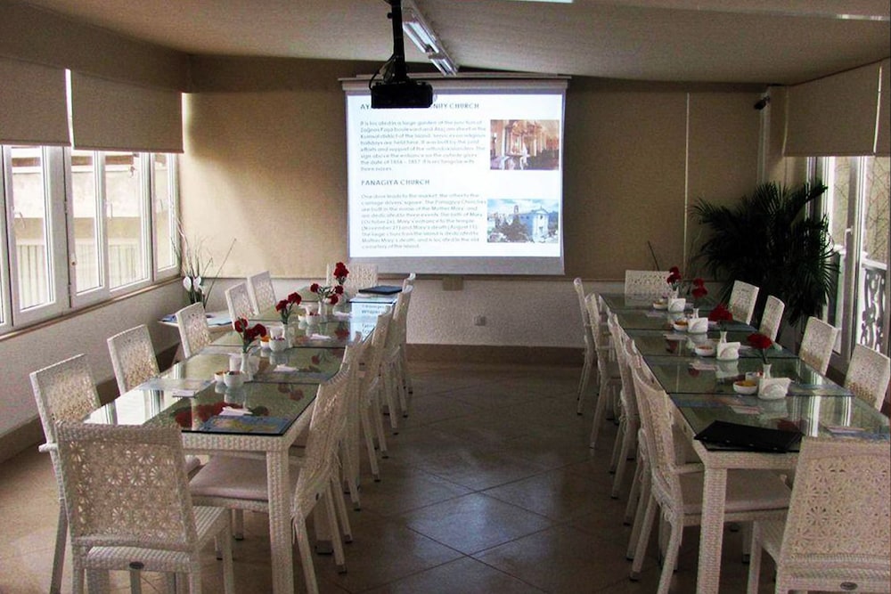 White Palace Otel 9/50