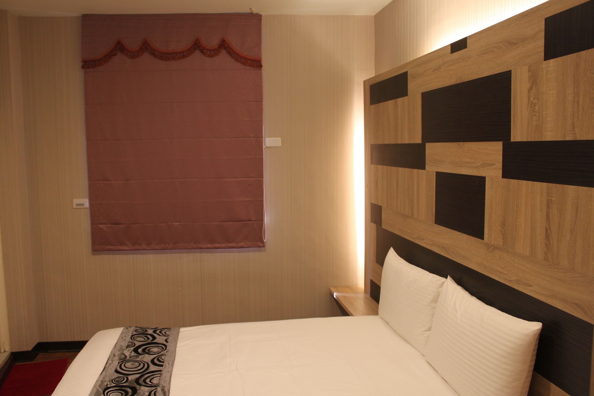 DELUXE, DOUBLE BED